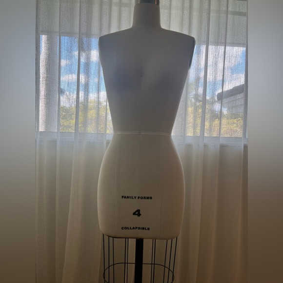 Dress Form Size 4 - Picture 2 of 7